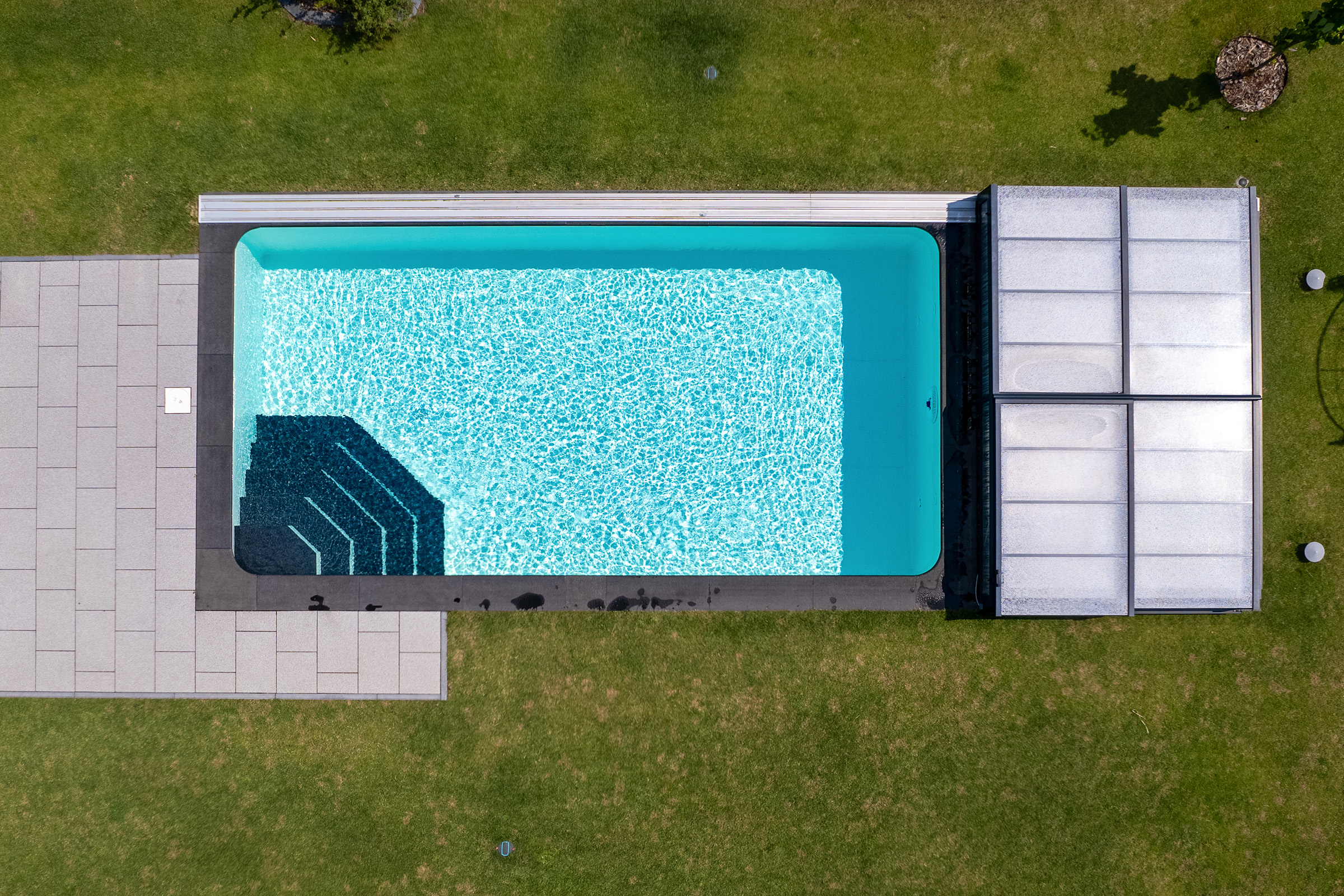 Folienbecken Betonschwimmbecken mit Poolueberdachung