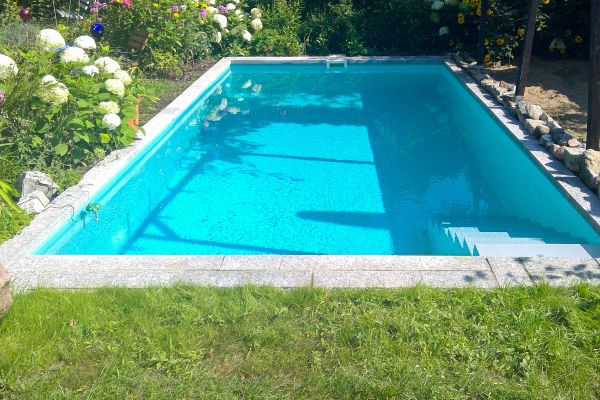 Folienauskleidung für Pool - RENOLIT ALKORPLAN in Türkis und Trittschutzfolie in Hellgrau