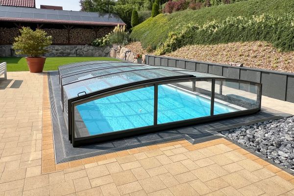 PP-Skimmerpool mit Aluna® Comfort R1 Überdachung