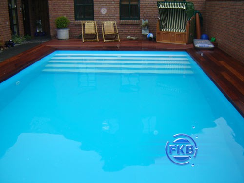 Pool 8x4m mit gerader Treppe