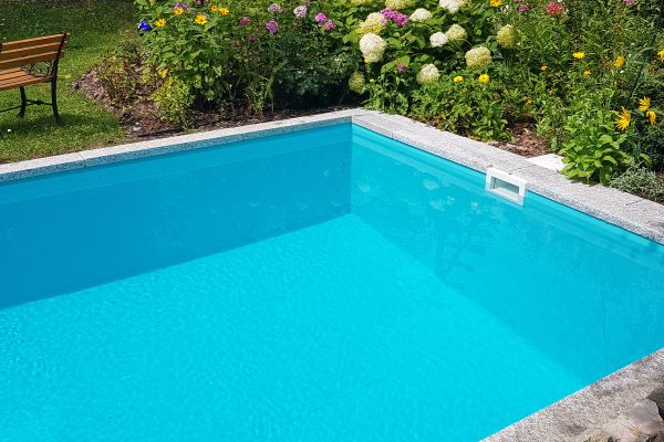 Folienauskleidung für Pool - RENOLIT ALKORPLAN in Türkis und Trittschutzfolie in Hellgrau